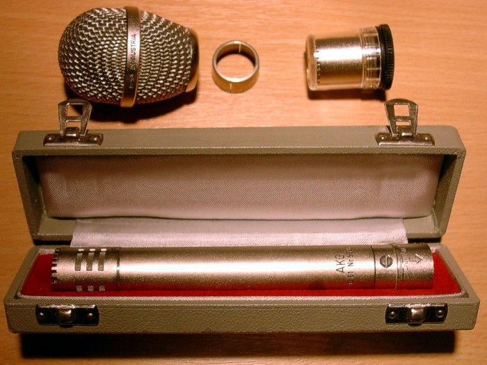 mikrofon AKG C61 Nr.6896 s vlokou CK1 Nr.6848 v originln krabice, originln plastov krabika s vlokou CK2 a originln windscreen s upevovacm kroukem