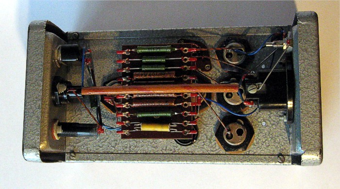 Napaje� NEUMANN UN61 Nr.3484 - rozebran� spodn� pohled