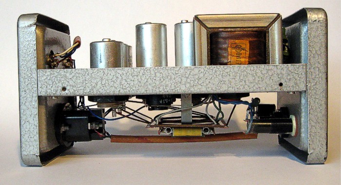 Napaje� NEUMANN UN61 Nr.3484 - rozebran� bo�n� pohled