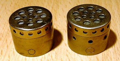 Zleva: mikrofonn vloka MMC310 Nr.00462, mikrofonn vloka MMC410 Nr.00541