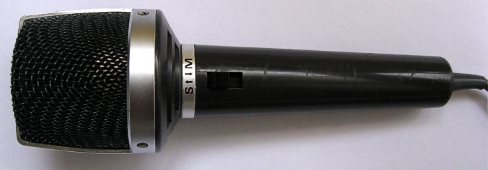 Mikrofon UHER M516 pohled na pepna nzkch kmitot