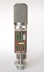 Mikrofon Neumann UM57 rozebraný