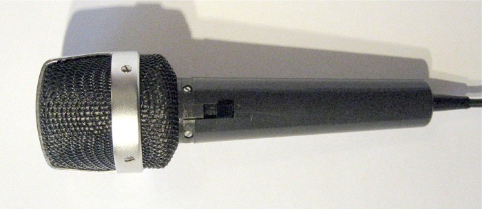 Mikrofon UHER M516 pohled na pepna nzkch kmitot